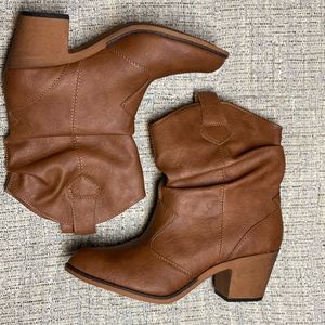 Women's Modern Western Cowboy Distressed Boot with Pull-Up Tabs